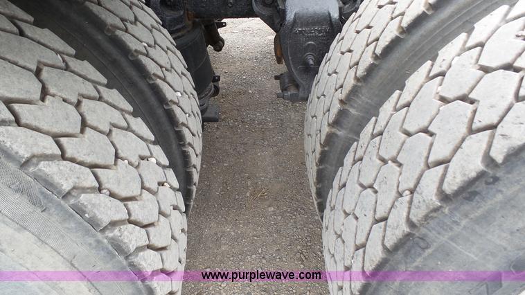 image for item K4054 1995 Mack CH613 semi truck