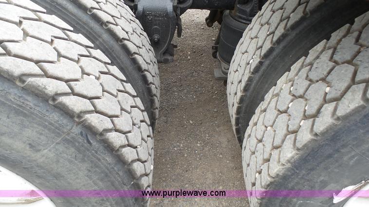 image for item K4054 1995 Mack CH613 semi truck