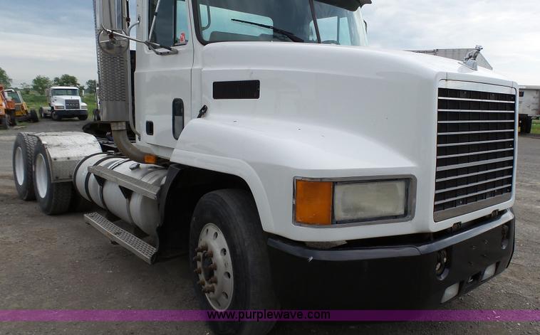 image for item K4054 1995 Mack CH613 semi truck