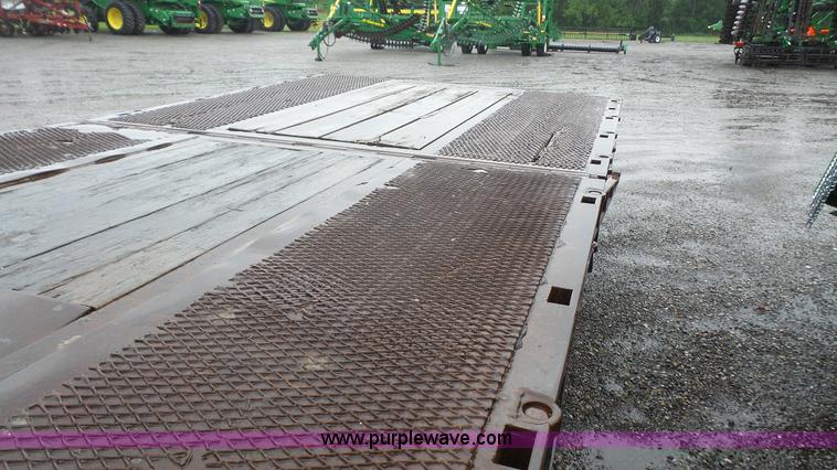 image for item K4574 2004 Ledwell LW48-TT2-10-A3 equipment trailer