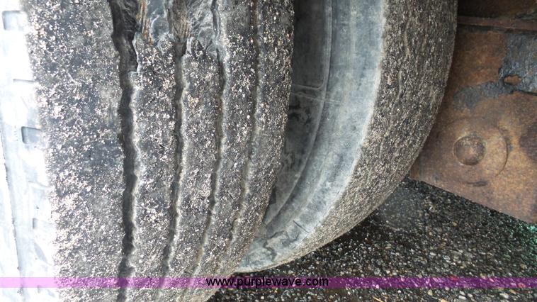 image for item K4574 2004 Ledwell LW48-TT2-10-A3 equipment trailer