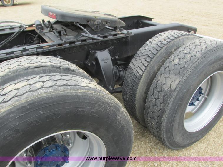 image for item K4682 2000 Freightliner FLD112 semi truck