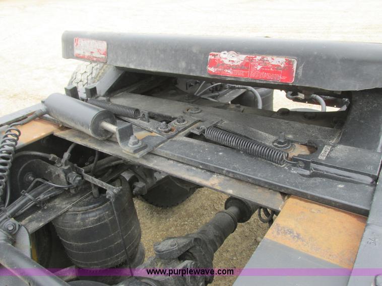 image for item K4682 2000 Freightliner FLD112 semi truck