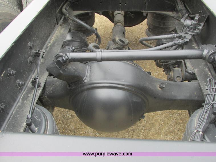 image for item K4682 2000 Freightliner FLD112 semi truck