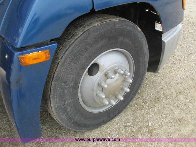 image for item K4682 2000 Freightliner FLD112 semi truck