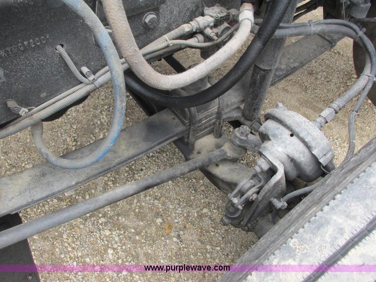 image for item K4682 2000 Freightliner FLD112 semi truck