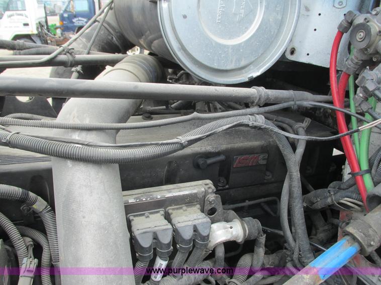 image for item K4682 2000 Freightliner FLD112 semi truck