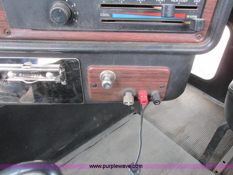 image for item K4682 2000 Freightliner FLD112 semi truck