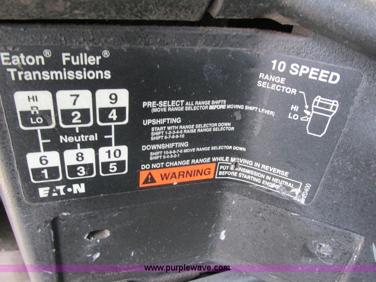 image for item K4682 2000 Freightliner FLD112 semi truck