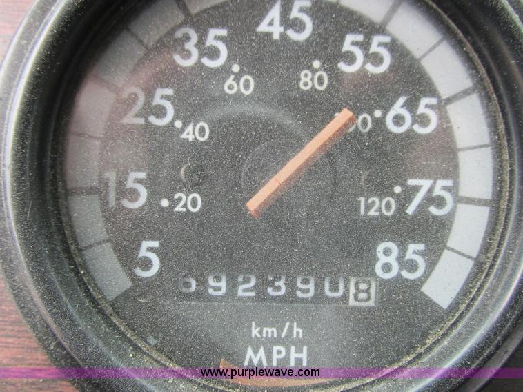 image for item K4682 2000 Freightliner FLD112 semi truck