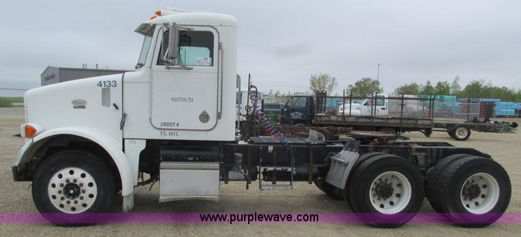 image for item K4683 1999 Peterbilt 357 semi truck