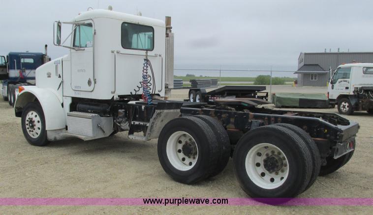image for item K4683 1999 Peterbilt 357 semi truck