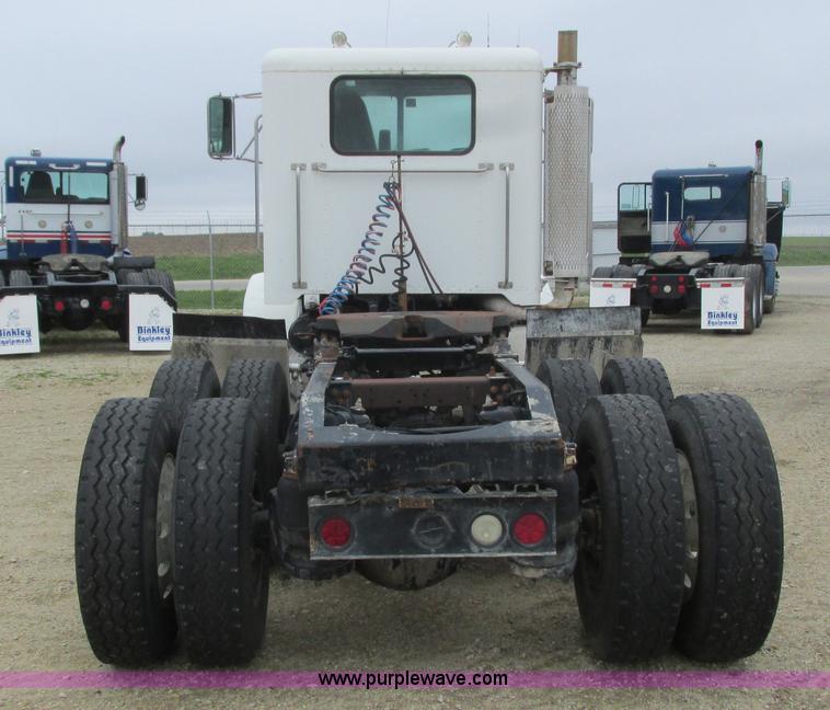 image for item K4683 1999 Peterbilt 357 semi truck