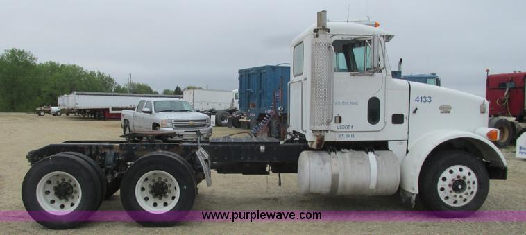 image for item K4683 1999 Peterbilt 357 semi truck