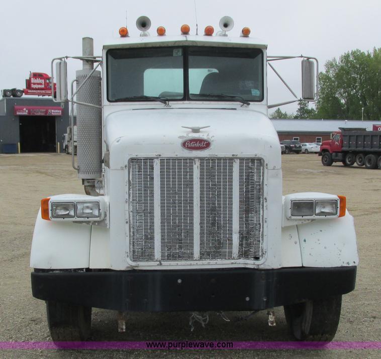 image for item K4683 1999 Peterbilt 357 semi truck