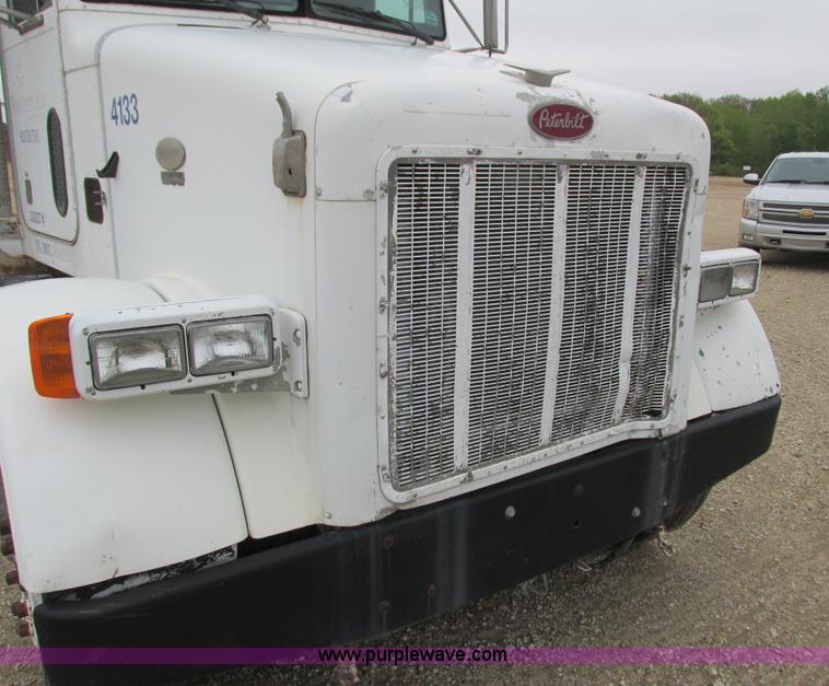 image for item K4683 1999 Peterbilt 357 semi truck