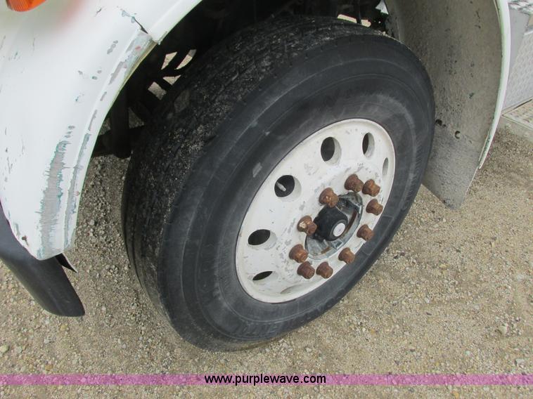 image for item K4683 1999 Peterbilt 357 semi truck