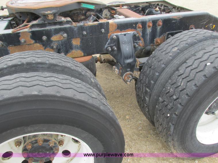 image for item K4683 1999 Peterbilt 357 semi truck