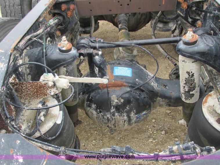 image for item K4683 1999 Peterbilt 357 semi truck