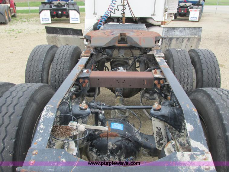 image for item K4683 1999 Peterbilt 357 semi truck