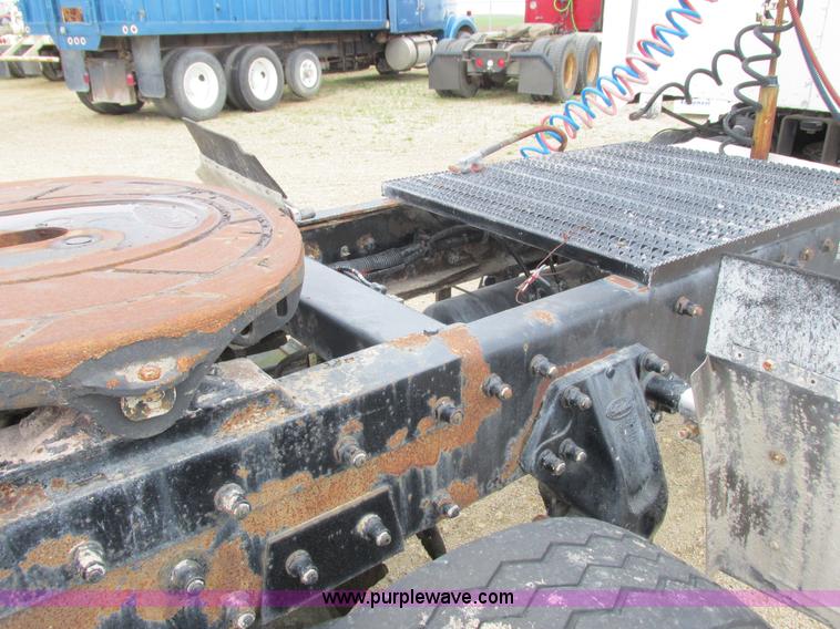 image for item K4683 1999 Peterbilt 357 semi truck