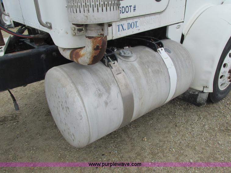 image for item K4683 1999 Peterbilt 357 semi truck