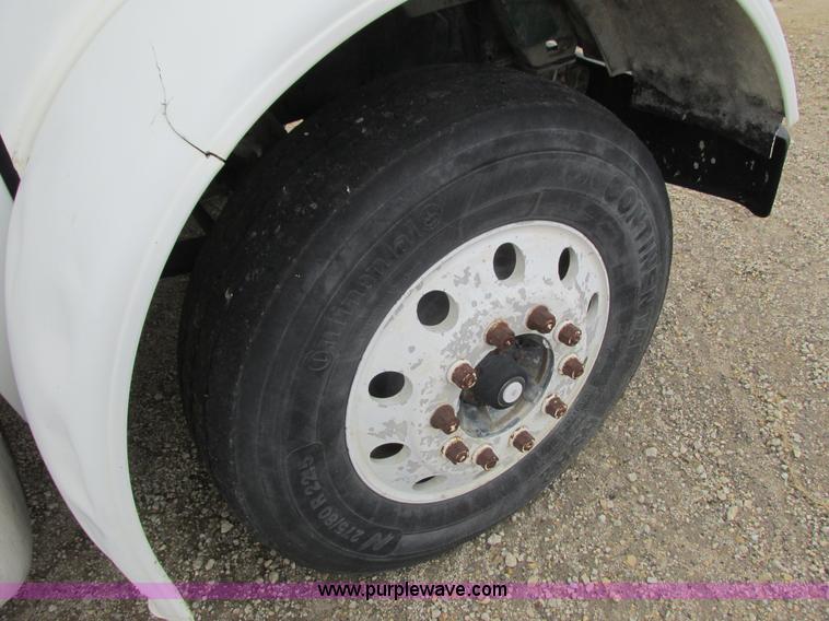 image for item K4683 1999 Peterbilt 357 semi truck