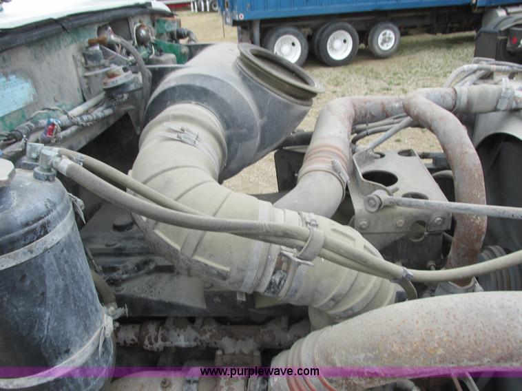 image for item K4683 1999 Peterbilt 357 semi truck