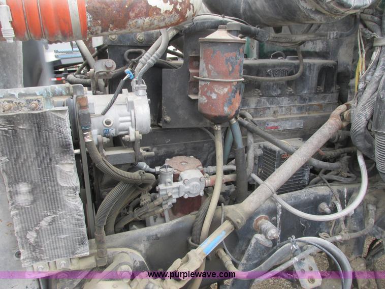 image for item K4683 1999 Peterbilt 357 semi truck