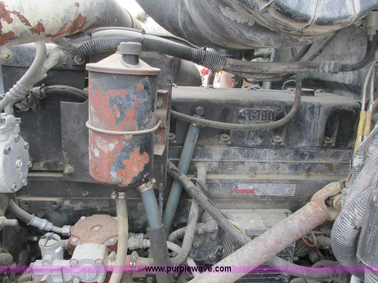 image for item K4683 1999 Peterbilt 357 semi truck