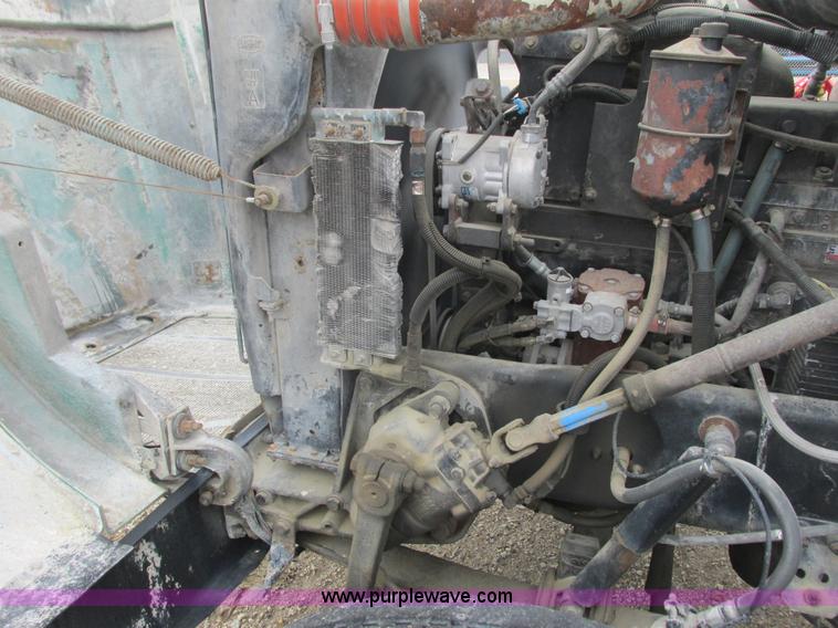 image for item K4683 1999 Peterbilt 357 semi truck