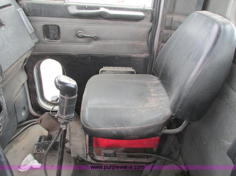 image for item K4683 1999 Peterbilt 357 semi truck