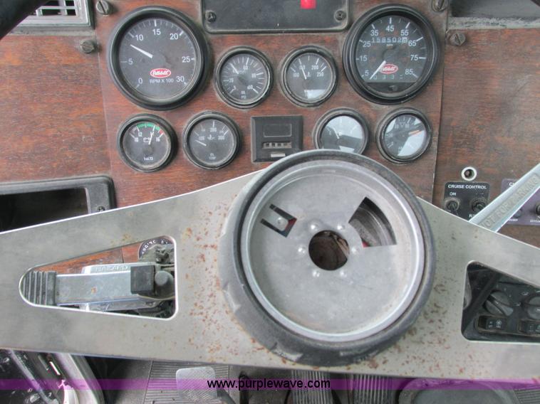 image for item K4683 1999 Peterbilt 357 semi truck