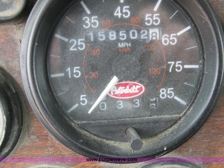 image for item K4683 1999 Peterbilt 357 semi truck