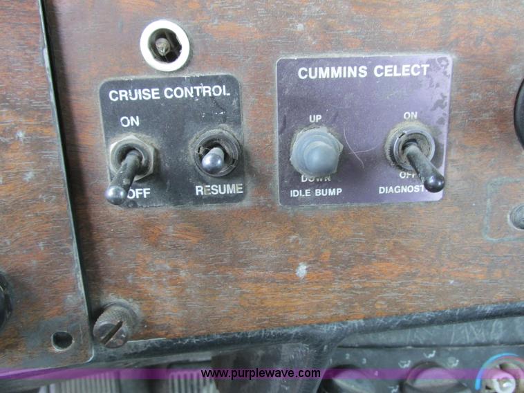 image for item K4683 1999 Peterbilt 357 semi truck