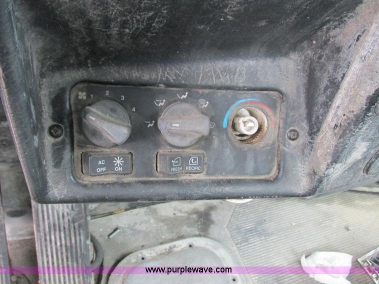 image for item K4683 1999 Peterbilt 357 semi truck