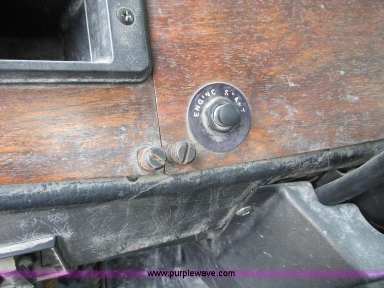 image for item K4683 1999 Peterbilt 357 semi truck