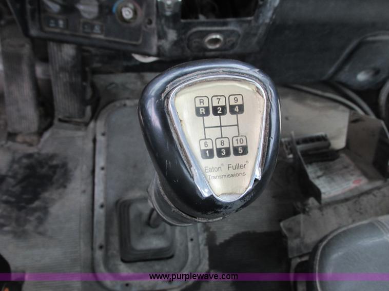 image for item K4683 1999 Peterbilt 357 semi truck