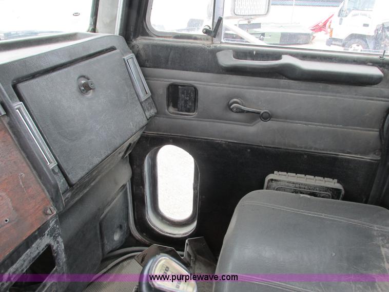 image for item K4683 1999 Peterbilt 357 semi truck