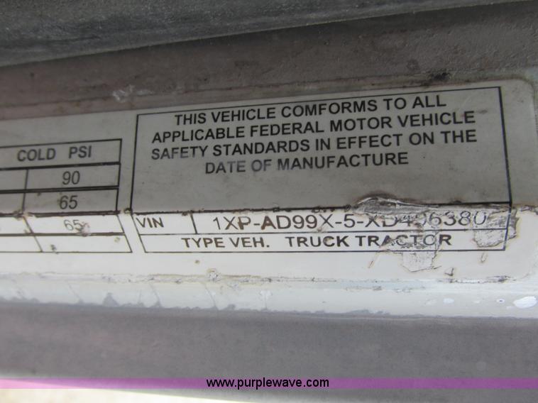 image for item K4683 1999 Peterbilt 357 semi truck