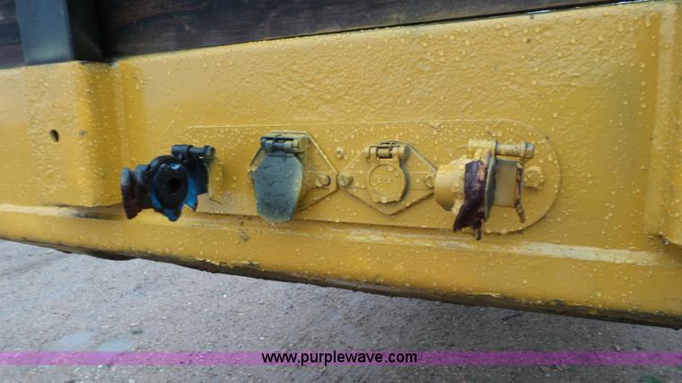 image for item K6832 1999 Fontaine LFTW-5-8053WSWK flatbed trailer