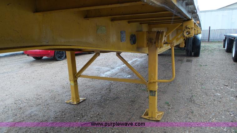 image for item K6832 1999 Fontaine LFTW-5-8053WSWK flatbed trailer