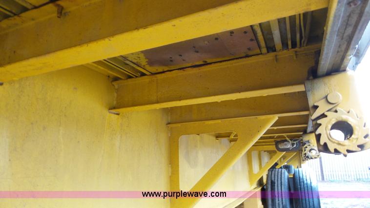 image for item K6832 1999 Fontaine LFTW-5-8053WSWK flatbed trailer