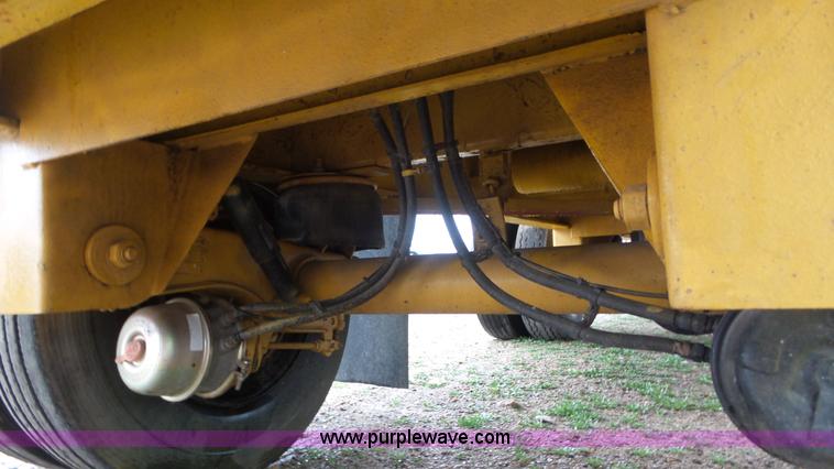 image for item K6832 1999 Fontaine LFTW-5-8053WSWK flatbed trailer