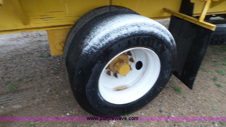 image for item K6832 1999 Fontaine LFTW-5-8053WSWK flatbed trailer