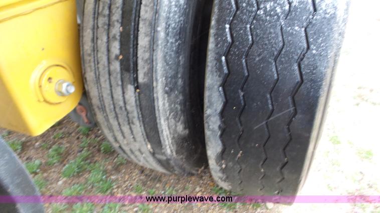 image for item K6832 1999 Fontaine LFTW-5-8053WSWK flatbed trailer