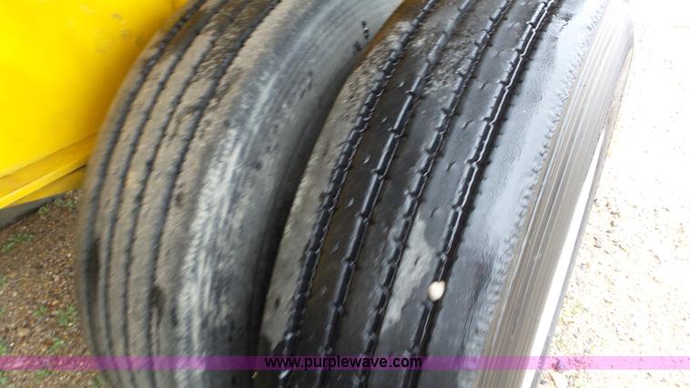 image for item K6832 1999 Fontaine LFTW-5-8053WSWK flatbed trailer