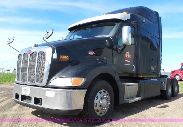 image for item K8304 2011 Peterbilt 387 semi truck