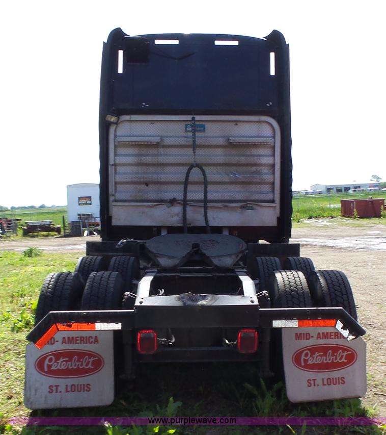 image for item K8304 2011 Peterbilt 387 semi truck