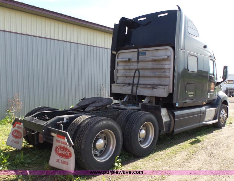 image for item K8304 2011 Peterbilt 387 semi truck